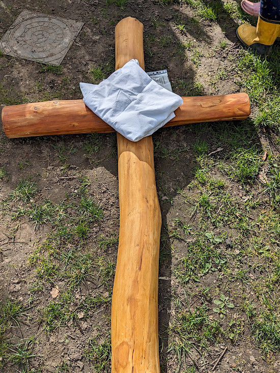 Jesus stirbt am Kreuz.