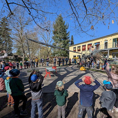 Bischofsbesuch im Kinderhaus