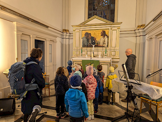 Erkunden des Altarraumes