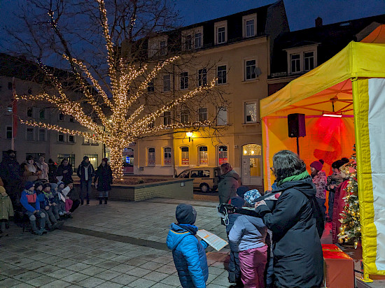 Auf der Bühne singen - das ist aufregend.