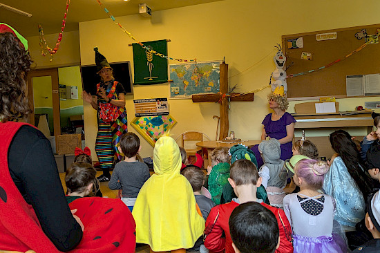 Ein aufregendes Märchenspiel beginnt.