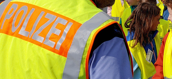 Gut sichtbar - mit Warnwesten ausgestattet